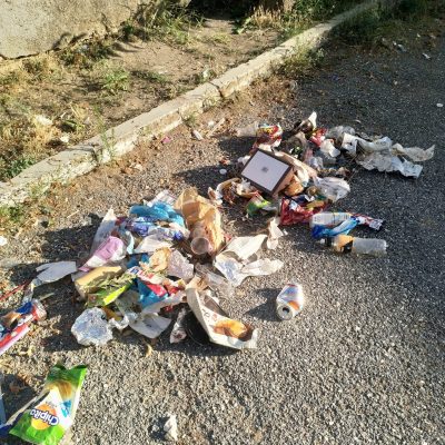 image-359968 Mικρή Ομάδα εθελοντών του Κρόκου Κοζάνης,προέβη, την Κυριακή 29/8, στην καθαριότητα του αύλειου χώρου του 1ου και του 2ου δημοτικού σχολείου του χωριού