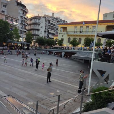 image-360033 kozan.gr: Η σημερινή (29/8), καθιερωμένη, τελετή υποστολής της σημαίας, από στρατιωτικό άγημα και μπάντα του στρατού, στη γεμάτη κόσμο, κεντρική πλατεία Κοζάνης (Βίντεο)