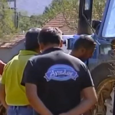 image-360325 Ζωοτροφές για τους πυρόπληκτους συναδέλφους τους, συγκεντρώνουν, στη Σκήτη Κοζάνης, γεωργο-κτηνοτρόφοι της Π.Ε. Κοζάνης (Βίντεο)
