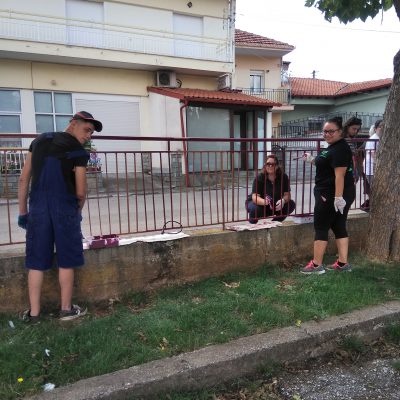image-362635 Με τη βοήθεια της νεολαίας του χωριού ο Σύλλογος γονέων και κηδεμόνων Δημοτικού σχολείου Γαλατινής πραγματοποίησε εργασίες στον προαύλιο χώρο του σχολείου, ενόψει της νέας σχολικής χρονιάς (Φωτογραφίες)