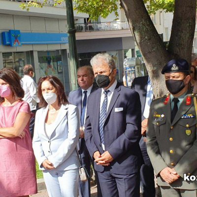 image-363978 kozan.gr: Αρκετός κόσμος στη σημερινή (19/9) επιμνημόσυνη δέηση στο Μνημείο Μικρασιατικού Ελληνισμού στην Πλατεία Μικράς Ασίας στην Κοζάνη (Βίντεο & Φωτογραφίες)