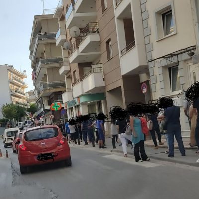 image-364406 kozan.gr: Κοζάνη: Πολύ μεγάλες “ουρές”, το απόγευμα της Δευτέρας 20/9, έξω από φαρμακεία της πόλης για τη διενέργεια rapid tests (Φωτογραφίες)