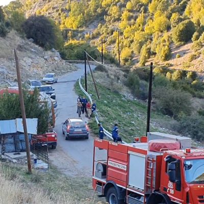 image-365207 Kozan.gr: ‘Ωρα 18.45: Συνεχίζονται οι εναέριες πτήσεις κατάσβεσης των δυο Canadair 415, σε δασική έκταση μεταξύ των Κοινοτήτων Καπνοχωρίου & Σκάφης της περιοχής Ελλησπόντου του Δήμου Κοζάνης – Οριοθετήθηκε το μέτωπο φωτιάς – Κοντινά πλάνα από την επιχείρηση κατάσβεσης (Φωτογραφίες & Βίντεο)