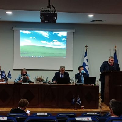 image-366653 kozan.gr: Ο Δήμαρχος Εορδαίας Π. Πλακεντάς στη σύσκεψη, στην Περιφέρεια Δ. Μακεδονίας, απευθυνόμενος στην Πορτογαλίδα Επίτροπο Ελίζα Φερέιρα, για το θέμα της απολιγνιτοποίησης: “Για να καταβάλετε τι ακριβώς συμβαίνει εδώ είναι σα να πήγαινε μια μέρα η κυβέρνηση της Πορτογαλίας στο Φάρο και τους έλεγε ότι ο τουρισμός θα σταματήσει εκεί” (Βίντεο)