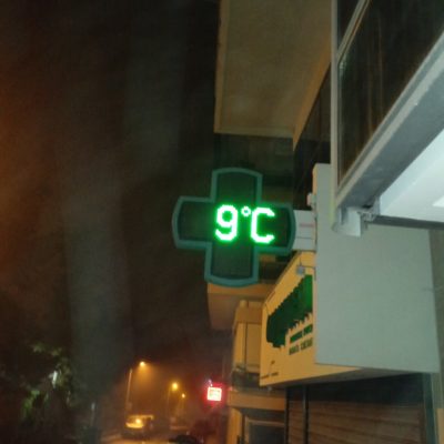 image-366681 kozan.gr: Κοζάνη: Ώρα 07:00π.μ.: Στους 9 βαθμούς η θερμοκρασία στην πόλη, σύμφωνα με ηλεκτρονικό θερμόμετρο φαρμακείου στην περιοχή του νοσοκομείου (Φωτογραφία)