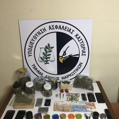 image-368067 Συνελήφθησαν τέσσερις ημεδαποί σε περιοχές της Καστοριάς για παράβαση του νόμου περί ναρκωτικών – Κατασχέθηκαν 809,2 γραμμάρια ακατέργαστης κάνναβης, μικροποσότητα κατεργασμένης κάνναβης σε μορφή σοκολάτας, 2 ηλεκτρονικές ζυγαριές ακριβείας και το χρηματικό ποσό των -1800- ευρώ (Φωτογραφία)