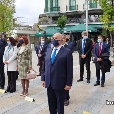 image-368394 kozan.gr: H επιμνημόσυνη δέηση στην κεντρική πλατεία της Κοζάνης, για τον εορτασμό της 109ης επετείου της απελευθέρωσης της πόλης της Κοζάνης από τον τουρκικό ζυγό (Φωτογραφίες & Βίντεο)