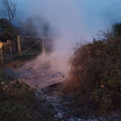 image-369749 kozan.gr: Διαρροή στον κεντρικό αγωγό τηλεθέρμανσης στην περιοχή του Κασλά – Χωρίς τηλεθέρμανση όλη η πόλη της Κοζάνης (Φωτογραφία από το σημείο)
