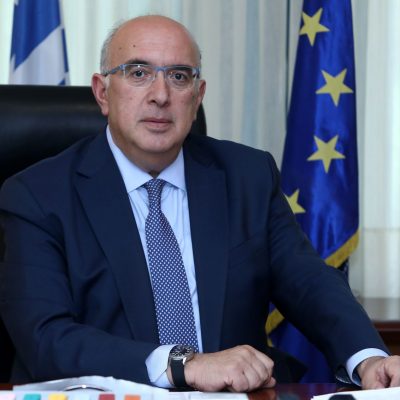 image-373432 kozan.gr: Σε καραντίνα ο Υφυπουργός Μεταφορών Μιχάλης Παπαδόπουλος μετά τη διάγνωση ότι ο υπουργός Υποδομών και Μεταφορών Κώστας Καραμανλής βρέθηκε θετικός στον κορωνοϊό – Το πρώτο rapid test που πραγματοποίησε ο Μιχάλης Παπαδόπουλος τον έδειξε αρνητικό και θα επαναλάβει νέο το ερχόμενο Σάββατο – Ωστόσο, για προληπτικούς λόγους, δεν θα παρευρεθεί, ως εκπρόσωπος της κυβέρνησης, στις αυριανές εκδηλώσεις για την απελευθέρωση της Σιάτιστας
