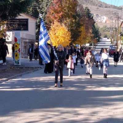 image-372054 kozan.gr: Η παρέλαση με παραστάτες και σημαιοφόρους στην Ποντοκώμη κι ακολούθησε με πρωτοβουλία γονέων αυτόνομη παρέλαση μαθητών για την Εθνική Επέτειο της 28ης Οκτωβρίου 1940 (Βίντεο & Φωτογραφίες)