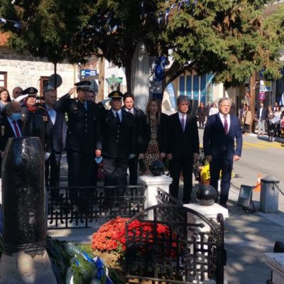 image-372408 Σιάτιστα: Επιμνημόσυνη δέηση και κατάθεση στεφάνων (Bίντεο & Φωτογραφίες)