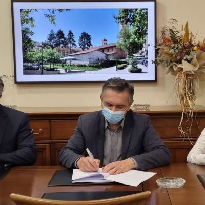 image-373752 Υπογραφή δύο συμβάσεων ύψους 1.192.500 ευρώ μεταξύ του Περιφερειάρχη Δυτικής Μακεδονίας Γιώργου Κασαπίδη και του Δημάρχου Βοΐου Χρήστου Ζευκλή για έργα οδοστρωσίας