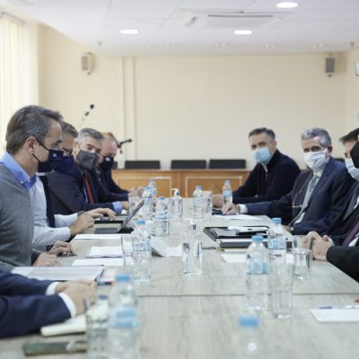 image-377466 Σχόλιο της Νομαρχιακής Επιτροπής Koζάνης του Κινήματος Αλλαγής για την επίσκεψη του Πρωθυπουργού στην Κοζάνη: “Aποφεύγει να απευθυνθεί στους πολίτες της περιοχής. Κρύβεται πίσω από αστυνομικές κλούβες”