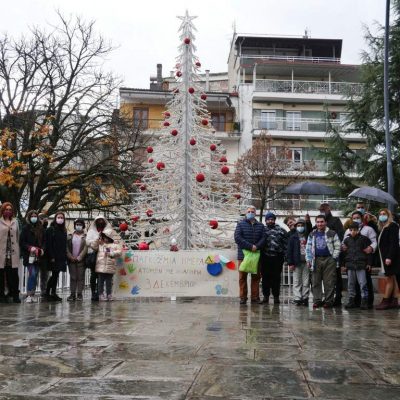 image-378860 Δήμος Γρεβενών: Στολίδια στο Χριστουγεννιάτικο Δέντρο από το Ειδικό Σχολείο