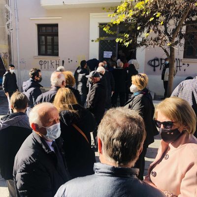 image-379126 kozan.gr: Ώρα 13:00: Εκλογές για Προεδρία στο ΚΙΝΑΛ – Μεγάλη προσέλευση ψηφοφόρων – Η “ουρά”, αυτή την ώρα, έξω από το Κοβεντάρειο (Φωτογραφία)