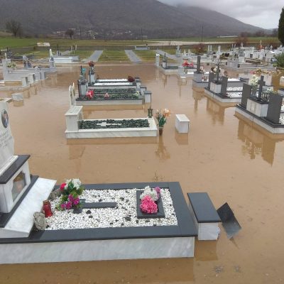 image-380559 kozan.gr: Πλημμύρισαν τα κοιμητήρια της Κοινότητας Αλωνακίων Κοζάνης και καλλιεργήσιμες εκτάσεις (Φωτογραφίες & Βίντεο)