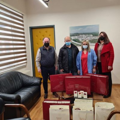 image-382970 Το Γενικό Νοσοκομείο Πτολεμαΐδας «ΜΠΟΔΟΣΑΚΕΙΟ» αισθάνεται την ηθική υποχρέωση να ευχαριστήσει δημόσια τον κ. Τακίδη Χρήστο (Τακίδης Χρυσός-Ασήμι) για την ευγενική-δωρεά κοσμημάτων για όλο το προσωπικό του Νοσοκομείου μας