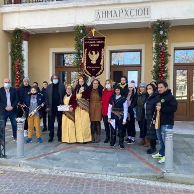 image-383069 kozan.gr: Tα χριστουγεννιάτικα κάλαντα στον Δήμαρχο Σερβίων Χ. Ελευθερίου είπαν τα παιδιά από την Εύξεινο Λέσχη Σερβίων (Βίντεο & Φωτογραφίες)