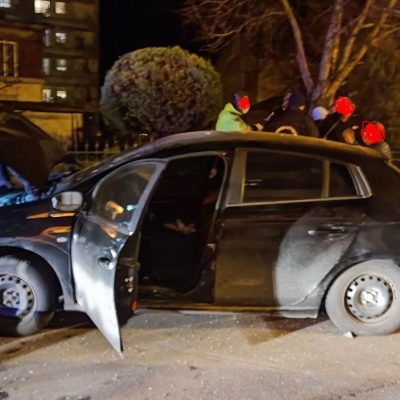 image-383081 kozan.gr: Πτολεμαίδα: Tροχαίο ατύχημα με δύο τραυματίες επί της οδού Διοικητηρίου 36 – Μεταφέρθηκαν με ασθενοφόρο του ΕΚΑΒ στο Μποδοσάκειο (Bίντεο & Φωτογραφίες)