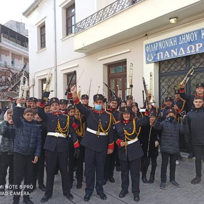image-383808 kozan.gr: Η καθιερωμένη φωτογραφία των μουσικών της Πανδώρας λίγες ώρες πριν φύγει το 2021