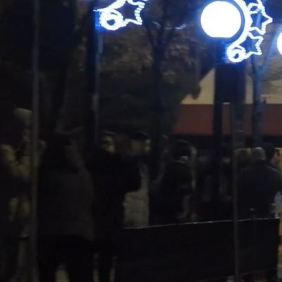 image-384860 Μετά από τον ισχυρό σεισμό που ταρακούνησε τη Φλώρινα και την ευρύτερη περιοχή, οι Φλωρινιώτες συγκεντρώθηκαν στα πάρκα και τις πλατείες – Νέο βίντεο λίγο μετά το σεισμό