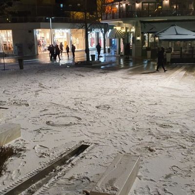 image-386925 Kozan.gr: Ώρα 18:50: Στους -2 η θερμοκρασία στην Κοζάνη – “Άσπρισε” σε κάποια σημεία η πλατεία και ο κεντρικός πεζόδρομος (Βίντεο)