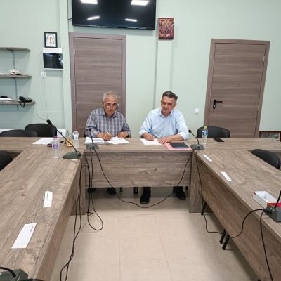image-406517 Υπογράφηκε από τον Περιφερειάρχη Δυτικής Μακεδονίας Γ. Κασαπίδη και τον Δήμαρχο Βελβεντού Μ. Στεργίου η Προγραμματική Σύμβαση προϋπολογισμού 308.000 € για το έργο: “Οδικές Προσβάσεις σε επιχειρήσεις πρωτογενούς τομέα Δήμου Βελβεντού”