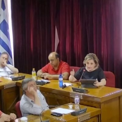image-414395 kozan.gr: Kριτική από την Α. Τερζοπούλου στο Δημόσιο Απολογισμό Πεπραγμένων Δημοτικής Αρχής, έτους 2021, του Δήμου Εορδαίας: “Mέχρι τις 31/12/2021 ο Δήμος Εορδαίας είναι υποδεέστερος αρκετών δήμων της Περιφέρειας Δ. Μακεδονίας στην απορρόφηση και τις εντάξεις έργων στο ΕΣΠΑ” – Αιχμές και πάλι για την Αντιδήμαρχο Μ. Αντωνιάδου αλλά και για τ’ ότι μέχρι σήμερα ο Δήμαρχος Εορδαίας δεν έχει πάρει δημόσια θέση για το θέμα που ανέδειξε η παράταξής της, ότι δηλαδή προωθεί με την ιδιότητά της “ως έμπορος” μέσω των σχολικών επιτροπών του Δήμου, είδη “κομπιούτερ και λογισμικά” σε σχολεία Α’/θμιας και Β’/θμιας εκπαίδευσης – Ενοχλημένος ο Δήμαρχος Εορδαίας από την αναφορά της ότι “ίσως απειλείστε από κάτι σοβαρότερο γι’ αυτό δεν παίρνετε θέση” – Της ζήτησε να προσέχει τις εκφράσεις της (Βίντεο)
