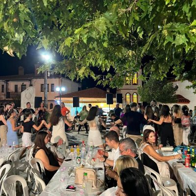image-421251 kozan.gr: Με γλέντι στη πλατεία του Τριγωνικού πραγματοποιήθηκε, το βράδυ του Σαββάτου 6/8, το ετήσιο αντάμωμα (Φωτογραφίες)