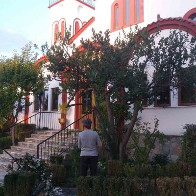 image-437792 Ευχαριστήριο του Ιερού Ναού Αγίου Διονυσίου Βελβεντού για τους κηπουρούς των κήπων στον αύλειο χώρο του Ναού (του παπαδάσκαλου Κωνσταντίνου Ι. Κώστα)