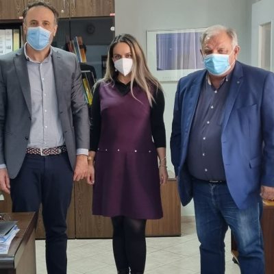 image-438483 Η αντιπεριφερειάρχης Κοζάνης και ο αντιπεριφερειάρχης Δημόσιας Υγείας επισκέφθηκαν το νέο Διοικητή του Μαμάτσειου Νοσοκομείου Κοζάνης