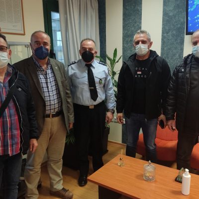 image-440280 Εργατικό Κέντρο Κοζάνης: Συνάντηση με τον Διοικητή της Τροχαίας Koζάνης σχετικά με τη χρήση αποχιονιστικών μηχανημάτων (Φωτογραφία)