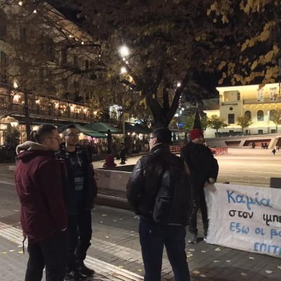 image-440679 Η παράσταση διαμαρτυρίας της Επιτροπής Ειρήνης Κοζάνης στην κεντρική πλατεία: “Ως εδώ! Καμία συμμετοχή στον πόλεμο, να κλείσουν τώρα οι βάσεις του θανάτου!” (Φωτογραφίες)