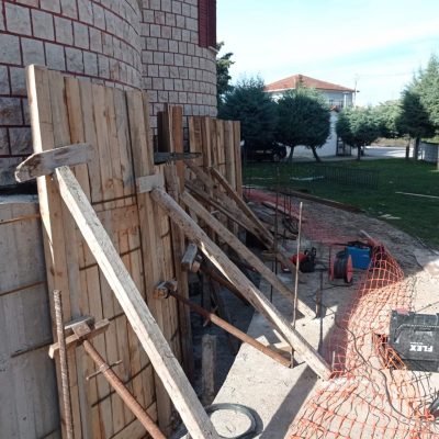 image-440876 kozan.gr: Σε εξέλιξη οι εργασίες υποστύλωσης του εδάφους στον Ιερό Ναό Αγίας Τριάδος Δρεπάνου προκειμένου να αντιμετωπισθεί το φαινόμενο της καθίζησης – ολίσθησης (Φωτογραφίες)