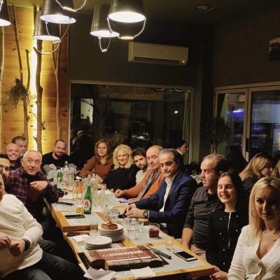 image-452529 kozan.gr: H Διεύθυνση κι οι εργαζόμενοι στον τηλεοπτικό σταθμό FLASH έκοψαν την πίτα τους το βράδυ της Παρασκευής 3 Φεβρουαρίου (Φωτογραφίες & Βίντεο)